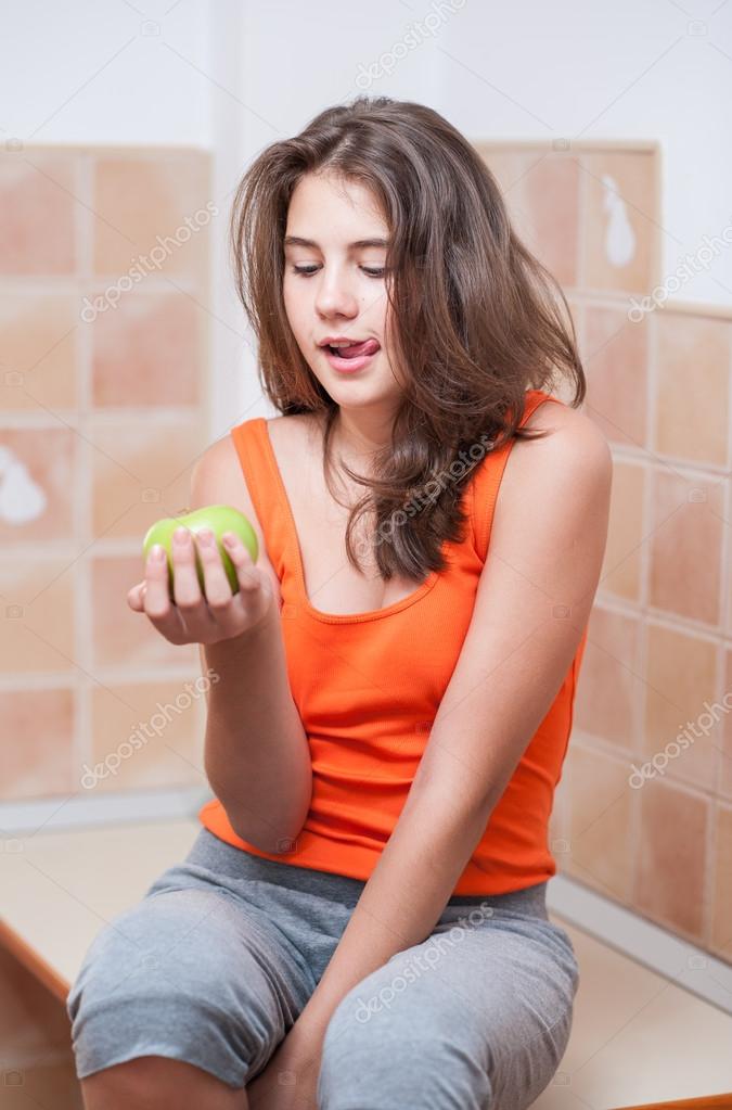 Teens In Wet T Shirt