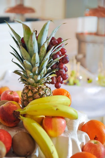 Fruit regelingen .fresh diverse vruchten — Stockfoto