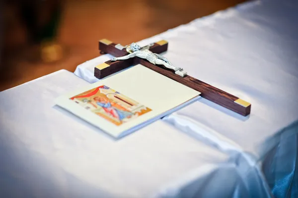 Wedding theme with religious book and wooden cross — Stock Photo, Image