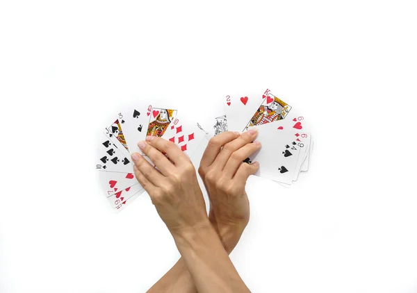 Mano humana con cartas de póquer aisladas sobre fondo blanco — Foto de Stock
