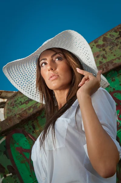Portrait of attractive beautiful young woman in summer cap closeup, against blue sky.Woman with sun hat — Stock Photo, Image
