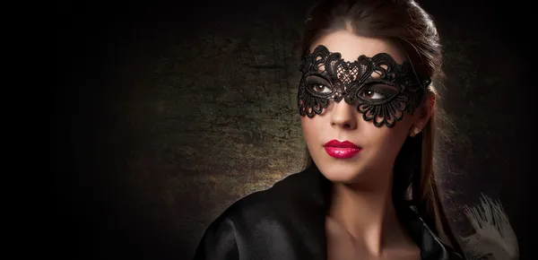 Portrait of attractive sensual young woman with mask. Young attractive brunette lady posing on dark background in studio. Portrait of the beautiful fashion sexy woman with red lips and mask indoor — Stock Photo, Image