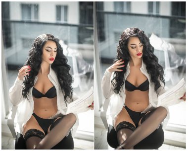 Siyah iç çamaşırlı, uzun bacaklı, poz veren ve pencerenin önünde gazete okuyan çekici bir kadın. Klasik yatak odası sahnesi. Kapalı alanda çekilmiş erotik fotoğraf. Siyah çoraplı, yüksek topuklu, şehvetli kadın..