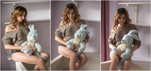 Fille Sensuelle Bikini Noir Avec Lapin Peluche Bleu Dans Ses — Photo