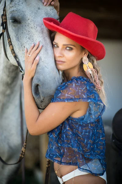 Beautiful Blonde Woman Curly Hair Hat Horse Portrait Girl White — Stockfoto