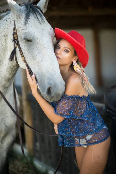 Beautiful Blonde Woman Curly Hair Hat Horse Portrait Girl White — Foto Stock