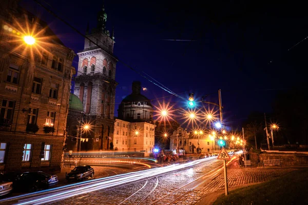 Lviv, Ukrayna 'da büyük bir gece trafiği