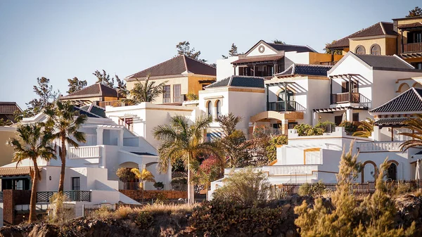 Tenerife sahilinde zengin evler