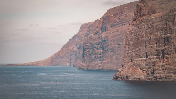 Tenerife adasındaki Los Gigantes manzarası