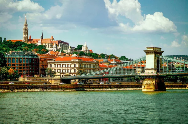 Budapeşte 'deki köprüde panorama