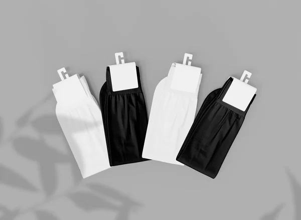 Bílé Černé Páry Ponožek Štítkem Šedém Pozadí Mockup Izolované Balení — Stock fotografie