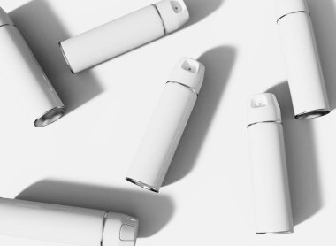 Top View Aerosol Şişeleri Set Mockup. İzole Ürünler. Vitrin Paketi. 3d Hazırlama