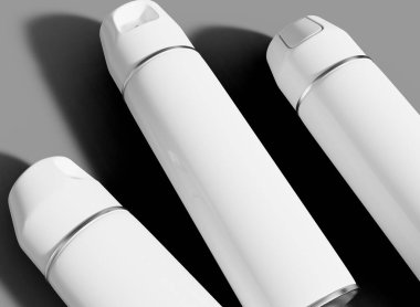 Üç Aerosol sprey şişesi modeli. İzolasyon ürünleri. 3d Hazırlama