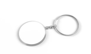 İzole edilmiş yuvarlak şeffaf plastik anahtarlık ve metal zincir modeli. 3d oluşturma