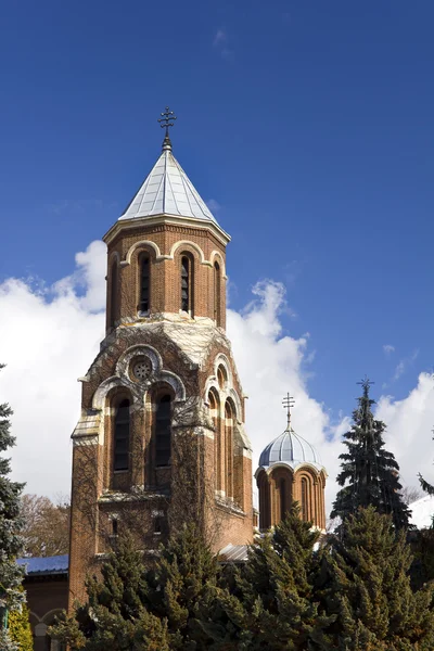 Gamla tegelsten sätta en klocka på står hög av curtea de Argeş kloster — Stockfoto