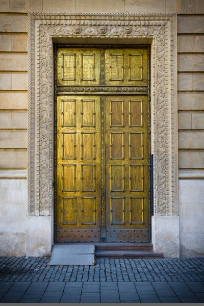 Porta dourada — Fotografia de Stock