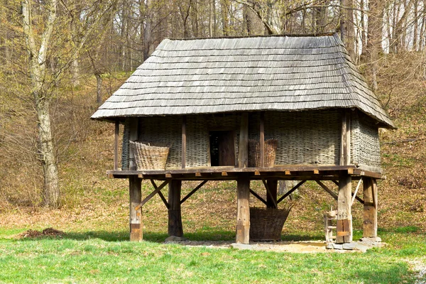 Romanian traditional granary — Stock Photo, Image