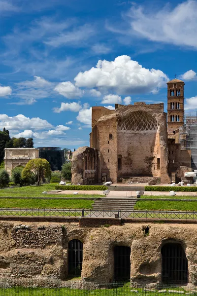 Oude Romeinse gebouwen in rome Italië — Stockfoto