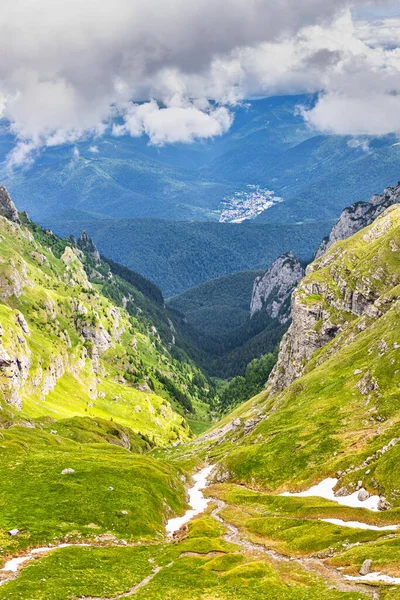 Montagnes Bucegi Dans Les Carpates Azuga Petite Ville Dans Vallée — Photo