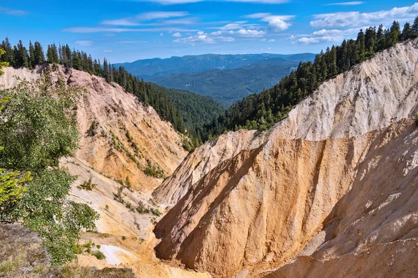 Ruginoasa Abyss Огромный Глоток Ржавыми Расщелинами Горах Апушень Румыния — стоковое фото