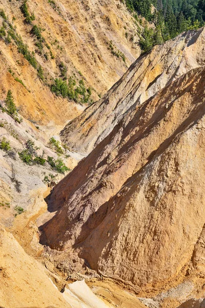 Ruginoasa Abyss Huge Gullet Rust Coloured Clefts Apuseni Mountains Romania — Stock Photo, Image