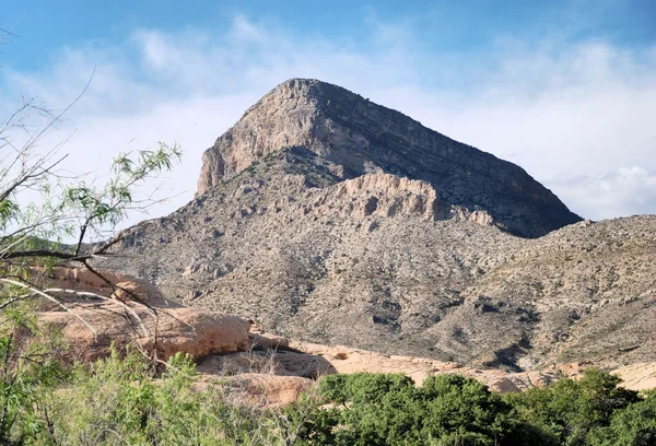 Grauer Berg — Stockfoto