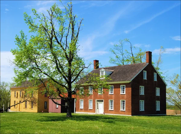 Delat hus — Stockfoto