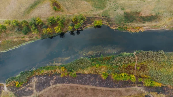 Hava manzarası - Sonbaharda vahşi nehir