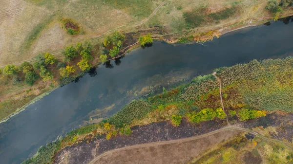 Hava manzarası - Sonbaharda vahşi nehir