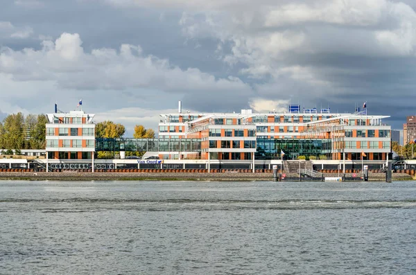 Rotterdam Hollanda Kasım 2021 Nieuwe Maas Nehrinin Kuzey Kıyısındaki Van — Stok fotoğraf