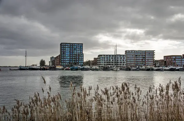 Ámsterdam Países Bajos Febrero 2022 Vista Través Los Ingresos Agua —  Fotos de Stock