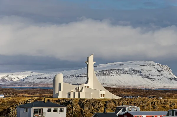Stykkisholmur Islandia Maja 2022 Rzeźbiarski Modernistyczny Kościół Miejski Łapiący Ostatnie — Zdjęcie stockowe