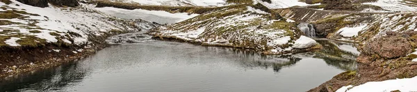 Panorámás Kilátás Egy Dupla Vízesés Részben Havas Hegyek Közelében Olafsvik — Stock Fotó