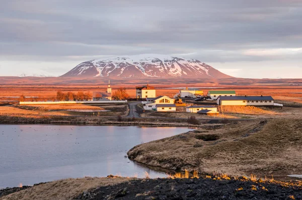 Skutustadir Islanda Aprile 2022 Piccolo Villaggio Paesaggio Desolato Montagna Oltre — Foto Stock