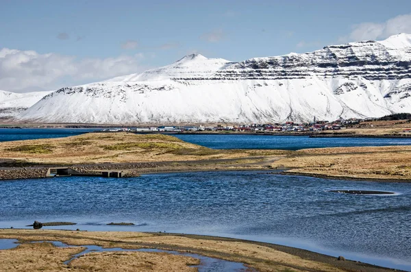 Grundarfjordhur Islandia Maja 2022 Widok Miasto Wzdłuż Północnego Wybrzeża Półwyspu — Zdjęcie stockowe