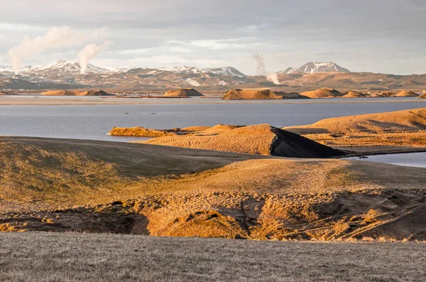 Skutustadhir Islandia Kwietnia 2022 Widok Blisko Powierzchni Wody Pseudokraterów Brzegu — Zdjęcie stockowe