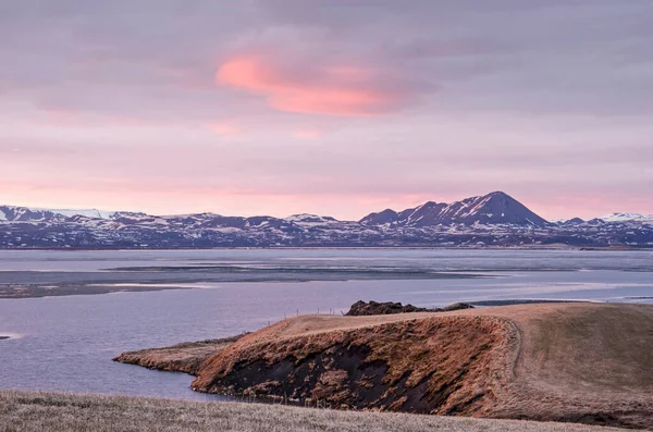 Lago Myvatn Norte Islandia Todavía Parcialmente Congelado Durante Puesta Del — Foto de Stock