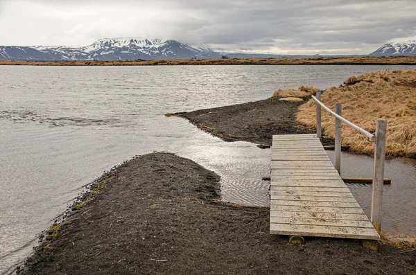 Simplemente Puente Madera Través Pequeño Arroyo Región Myvatn Islandia Bajo — Foto de Stock