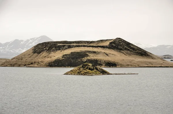 Uitzicht Het Meer Van Myvatn Ijsland Naar Een Van Bekende — Stockfoto