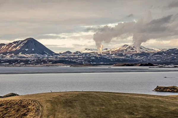 Uitzicht Tijdens Het Gouden Uur Voor Zonsondergang Het Meer Myvatn — Stockfoto