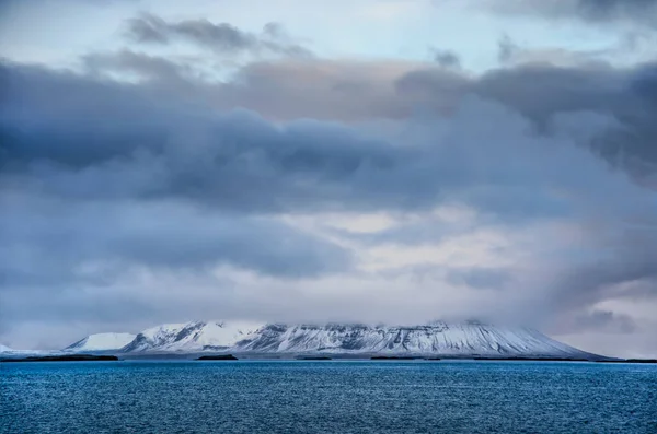 Vista Através Breiafjordur Islândia Direção Península Snaefellsnes Com Cumes Suas — Fotografia de Stock