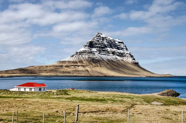 Grundarfjordur Islanda Maggio 2022 Piccola Casa Rossa Bianca Con Una — Foto Stock