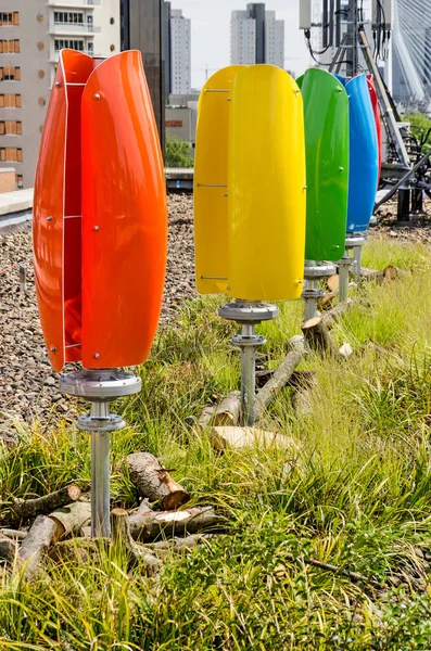 Роттердам Нидерланды Июня 2022 Года Ряд Разноцветных Вертикальных Ветряных Турбин — стоковое фото