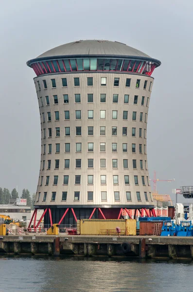 荷兰斯基丹 2022年12月4日 由Mammoet打捞公司建造的船形海滨办公楼 — 图库照片