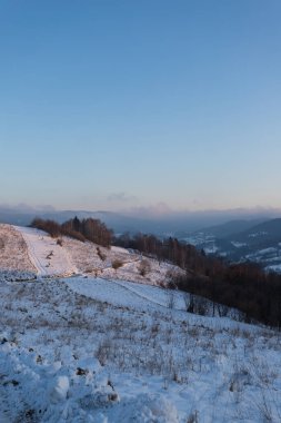 Kışın Beskid Sdecki, Piwnicza Zdrj