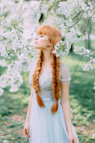 Young Redhead Girl Fluttering Dress Garden — Stock Photo, Image