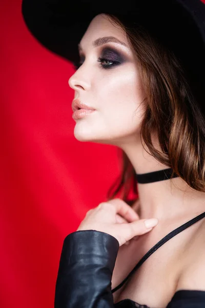 黒の帽子のファッション女の子 — ストック写真