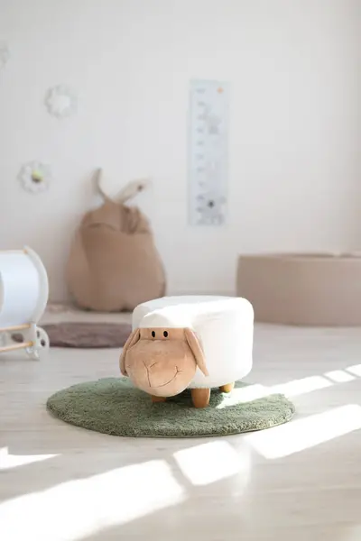 Çocukların odasının içi parlak renklerle kaplıydı.