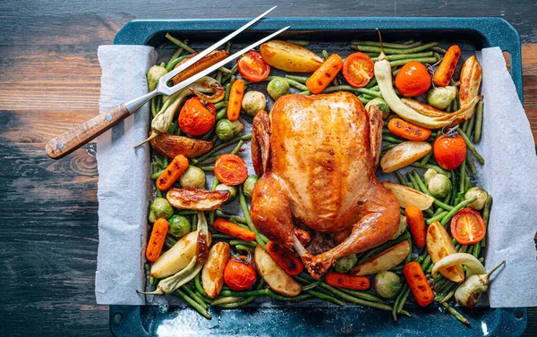 Ayam Panggang Dengan Sayur Sayuran — Stok Foto