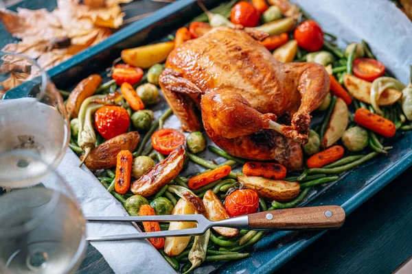 Ayam Panggang Dengan Sayur Sayuran — Stok Foto